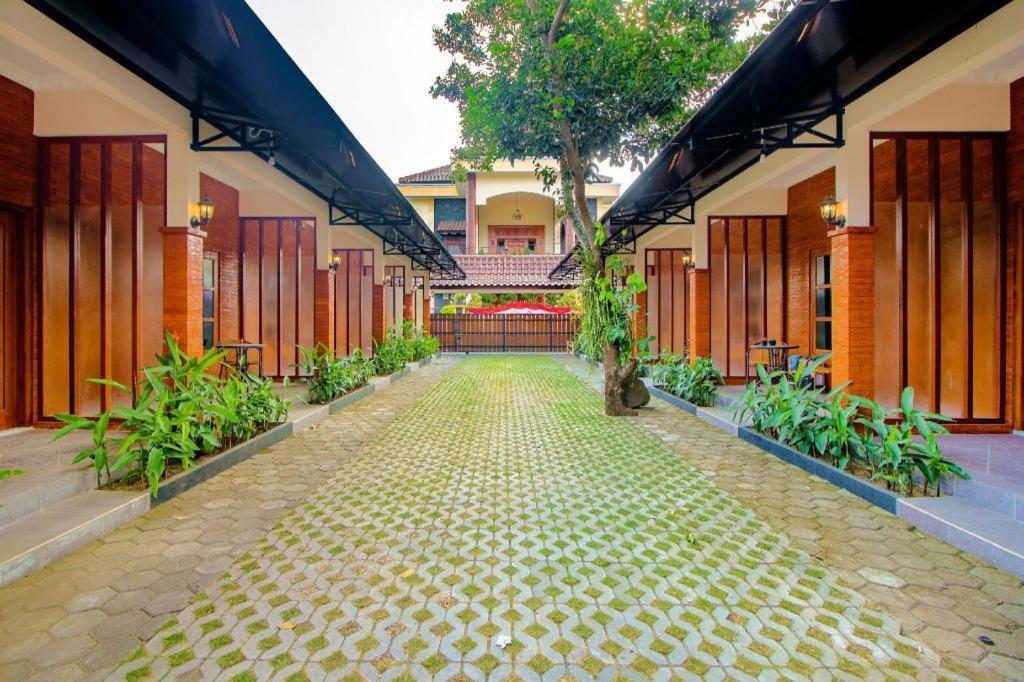 Oyo 1473 Omah Tentrem Syariah Melati Exterior photo