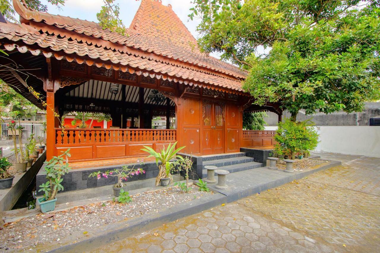 Oyo 1473 Omah Tentrem Syariah Melati Exterior photo